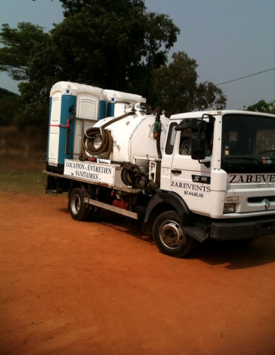 CAMION DE TOILETTE MOBILE DE ET FILS SARL BÉNIN